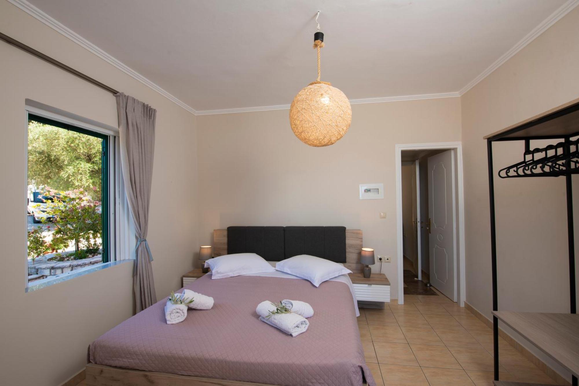 Agnantio Apartment Ayios Nikitas Bagian luar foto